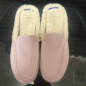 Light pink Rothy’s The Scuff Slipper size 8